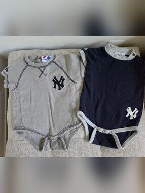 Majestic New York Yankees Baseball Gray Navy Infant Bodysuit 6-9 Months